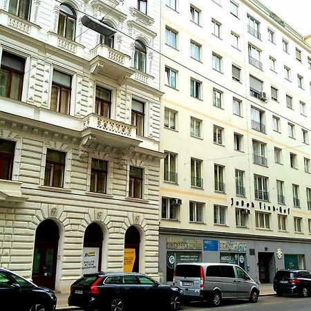 The Kolin Grand Downtown Apartment Wina Bagian luar foto
