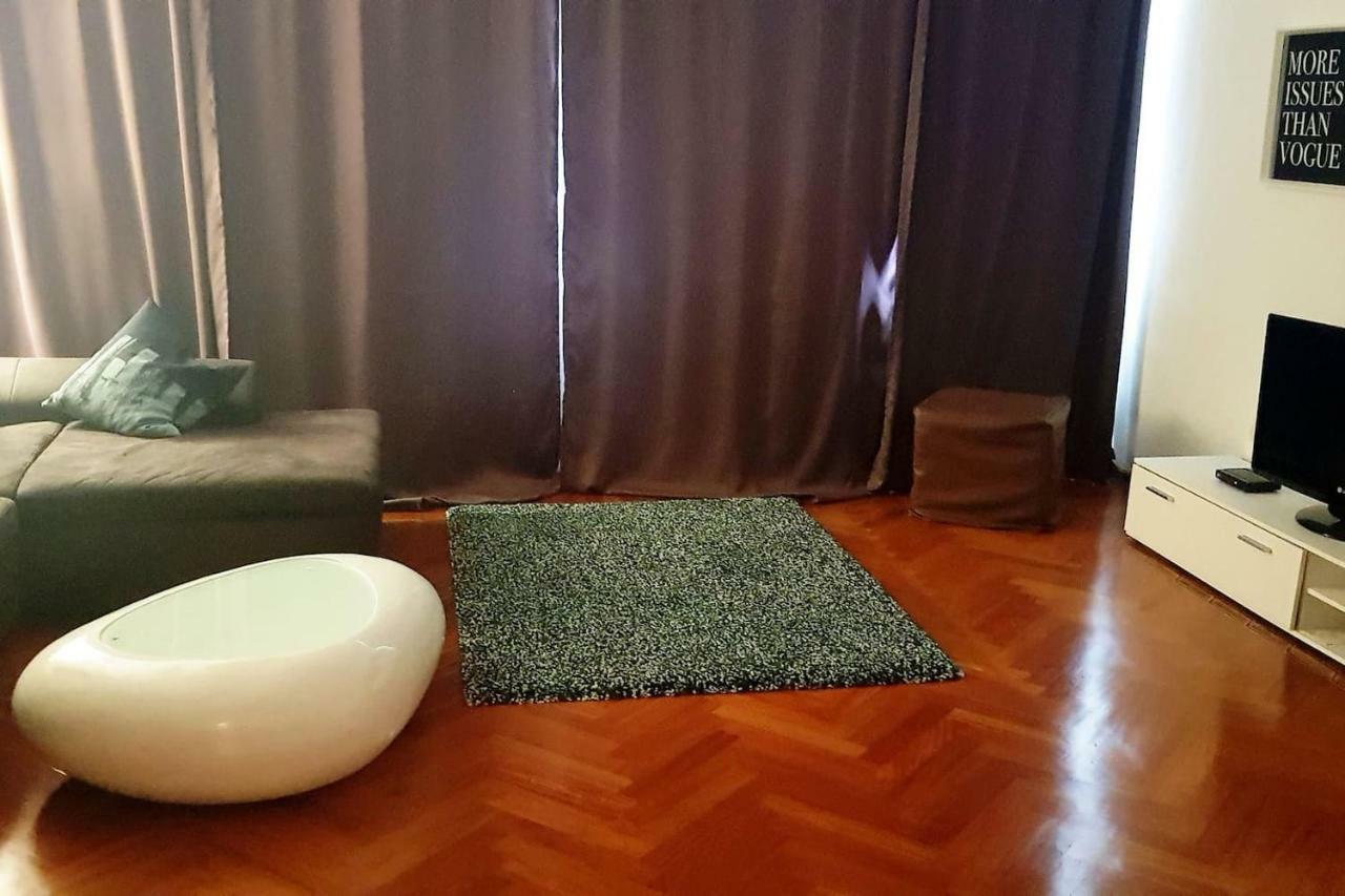 The Kolin Grand Downtown Apartment Wina Bagian luar foto