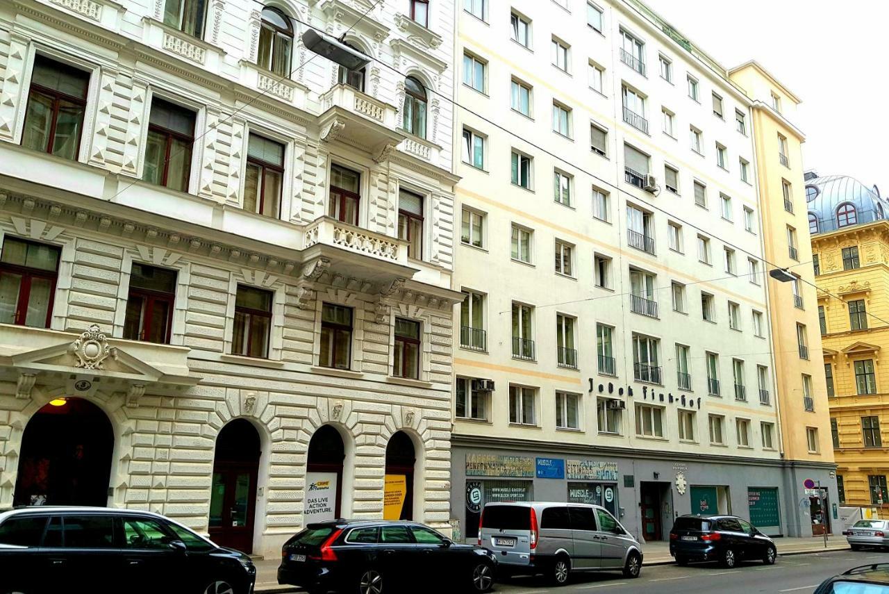 The Kolin Grand Downtown Apartment Wina Bagian luar foto